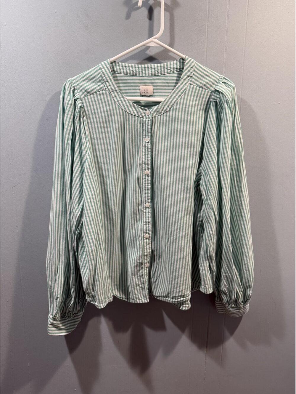 Womens A New Day Long Sleeves Shirt Buttons Up Striped White Green Lines